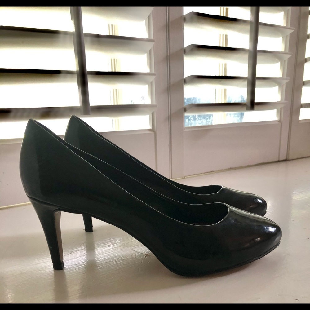 Ellen Tracy black patent leather heels